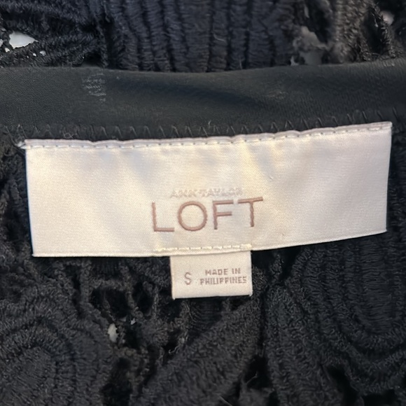 LOFT Black Embroidered Sheer Crew Neck Short Sleeve Top Size Small - Picture 5 of 6